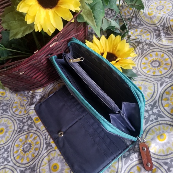 Franco Sarto Genuine leather clutch - Picture 5 of 6